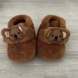 Tan bear Uggs in size 2/3